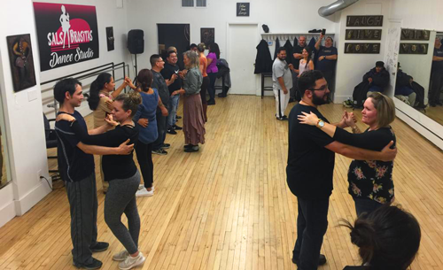 Salsabrositas group classes